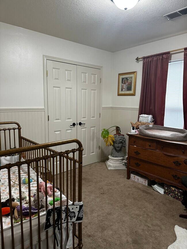 Building Photo - 2150 Redbud Ln