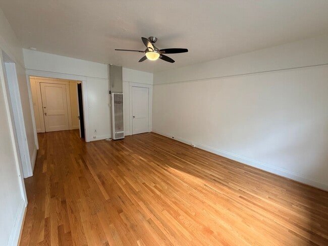 Building Photo - Studio Second Floor Unit Ladd's Addition/Hawthorne District