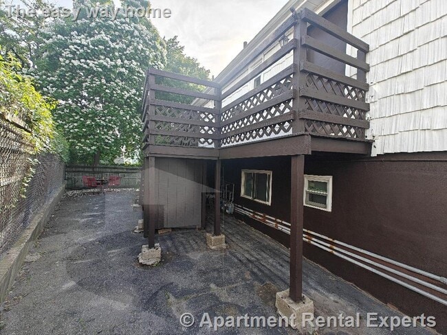 Building Photo - 98 Edward St ##Front Front