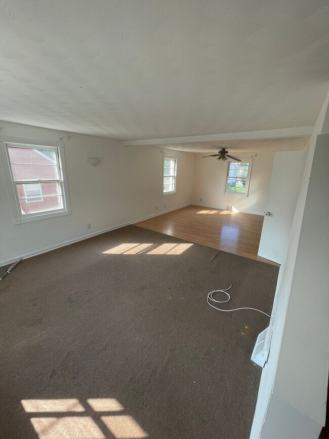 Building Photo - 281 Oakwood St