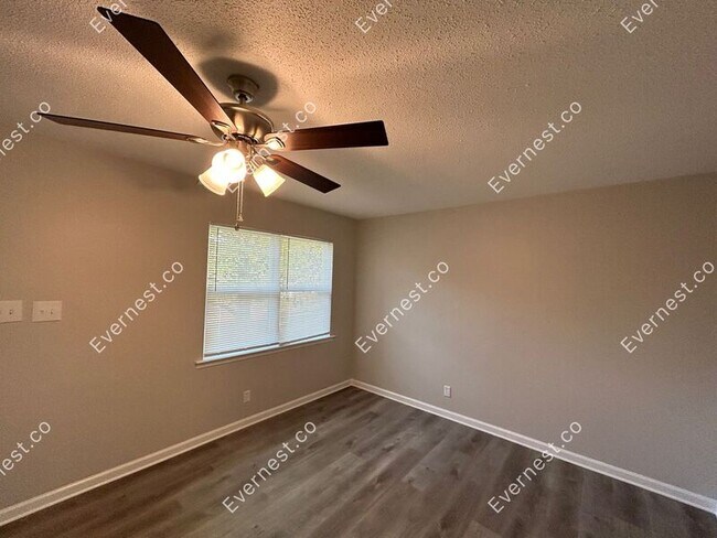 Building Photo - 1480 Moss Point Dr