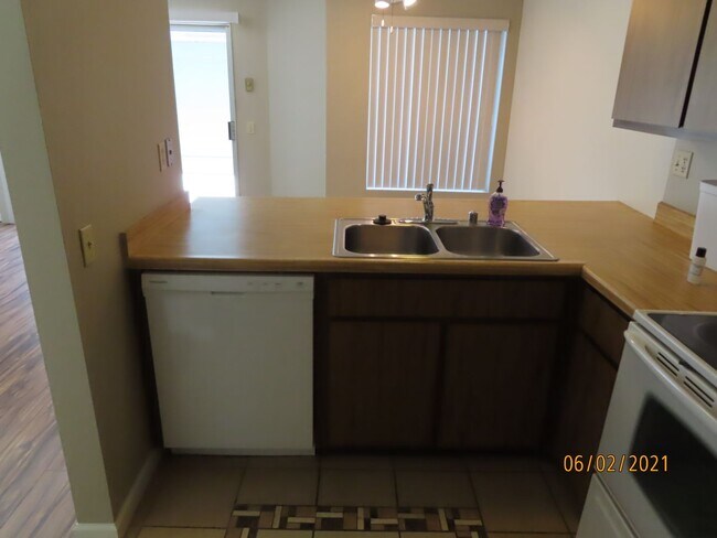 Building Photo - Two Bedroom Townhome in Linda Visa