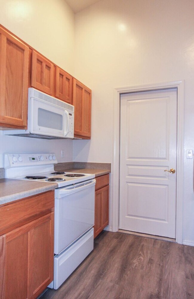 Building Photo - 4531 N Spring Dr