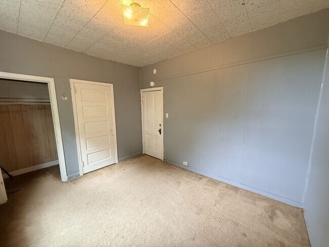 Building Photo - 1204 Kenwood Ave