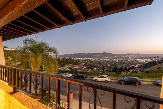 Building Photo - 1350 E Tujunga Ave