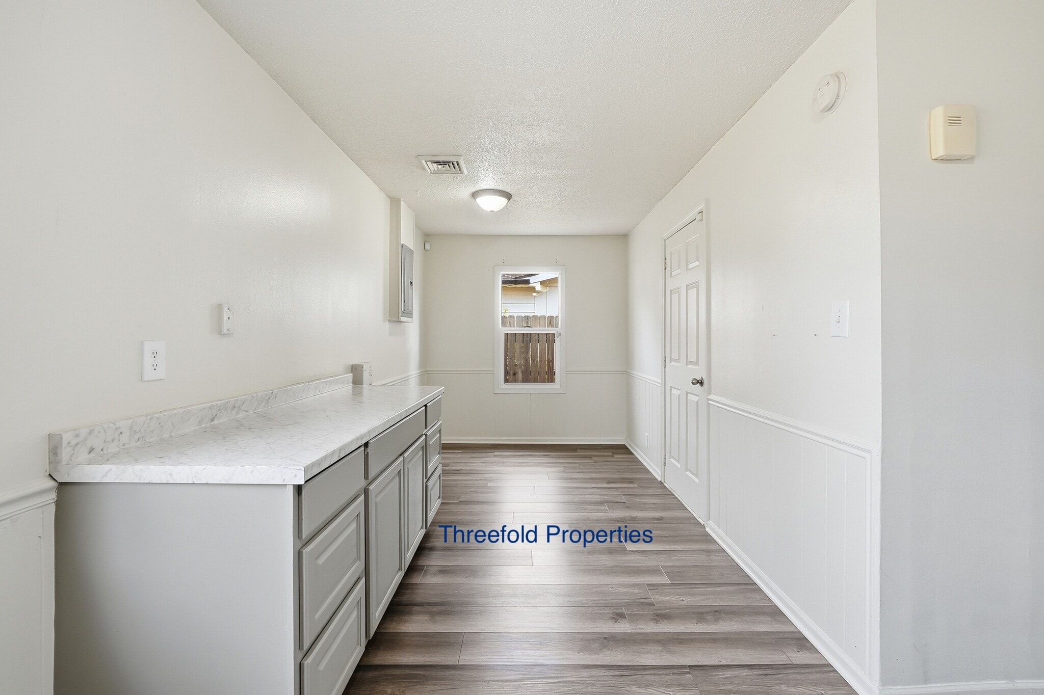 Building Photo - 1107 Larch Ln