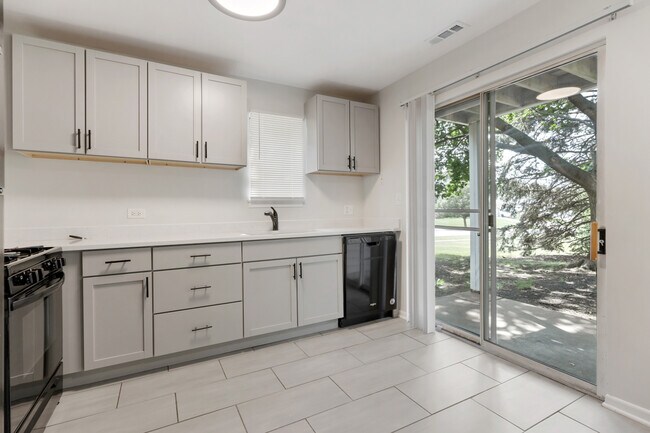 Building Photo - 8 Gant Cir