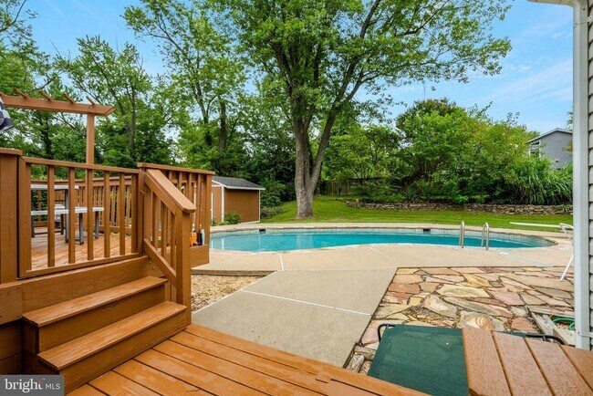 Building Photo - 4213 University Dr