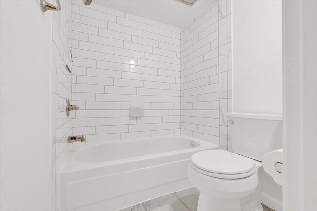 Building Photo - 2800 Jeanetta St