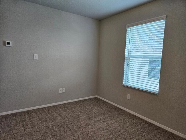 Building Photo - 110 Lavender Ln