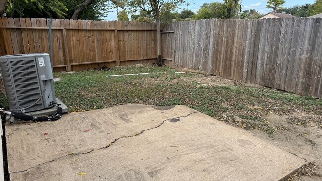 Building Photo - 12024 Tambourine Dr