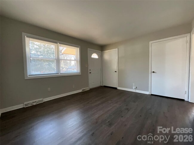 Building Photo - 520 Blendwood Dr