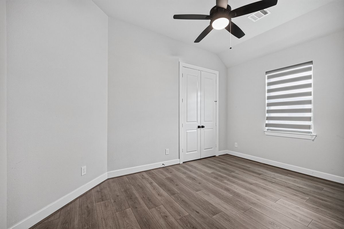 Building Photo - 2600 Golden Palms Ln
