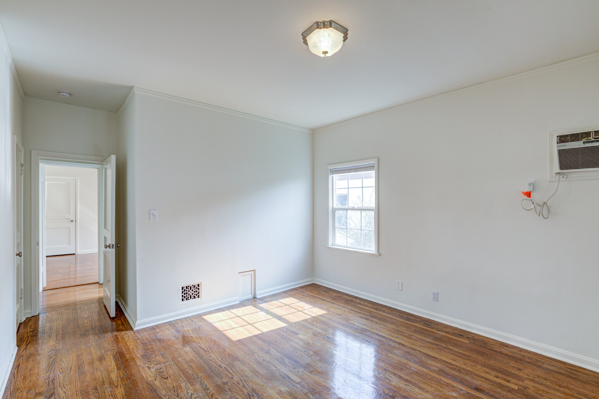 Building Photo - 127 N Harper Ave