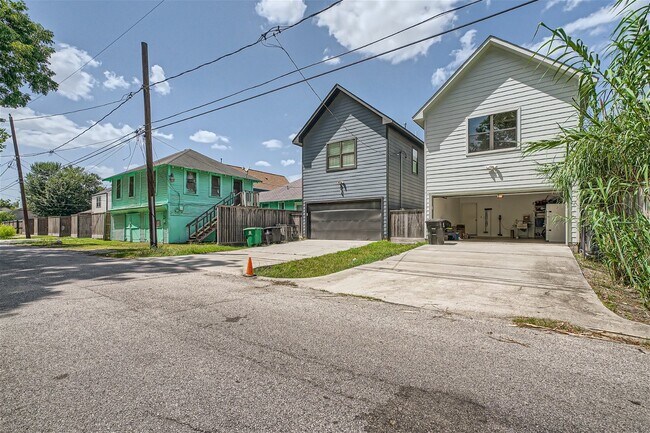 Building Photo - 4916 McKinney St