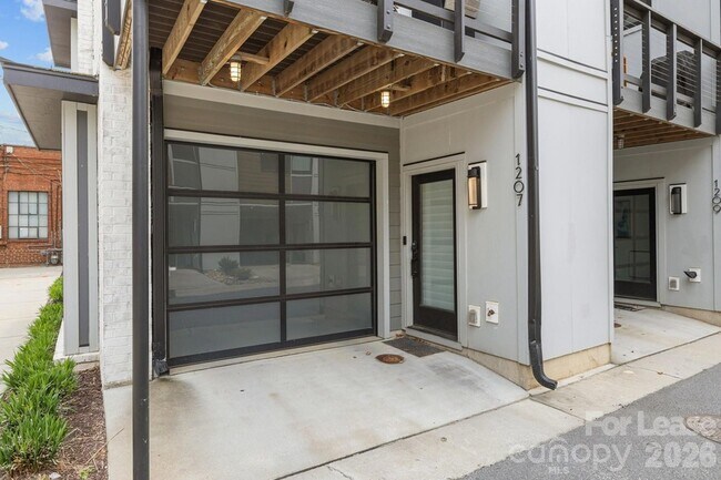 Building Photo - 1207 Minter Pl