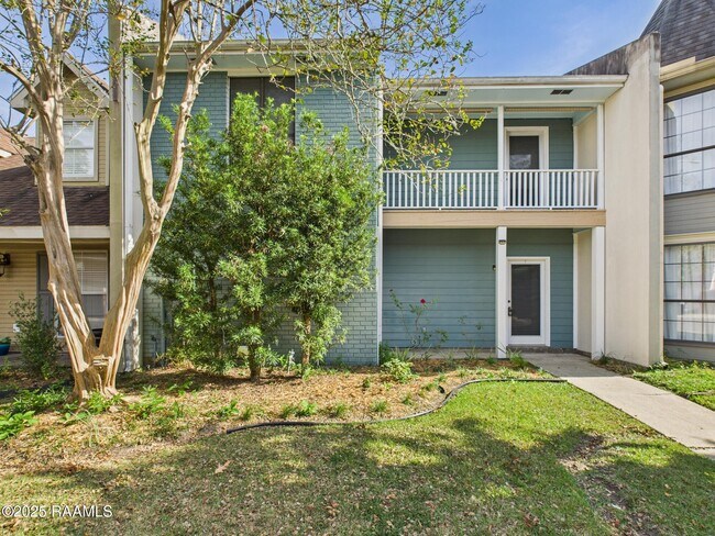 Primary Photo - 19 Courtyard Cir
