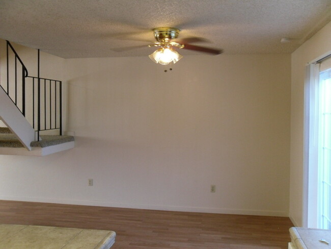 Building Photo - CONDO READY FOR MOVE IN!