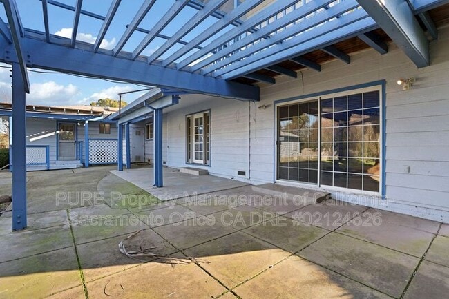 Building Photo - 7777 Uplands Way