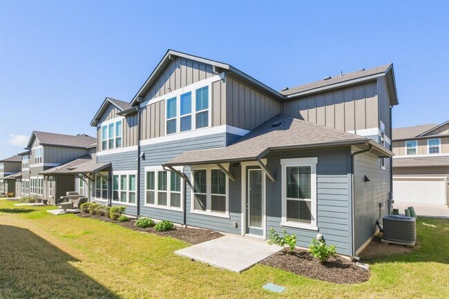 Building Photo - 1015 Vista View Dr