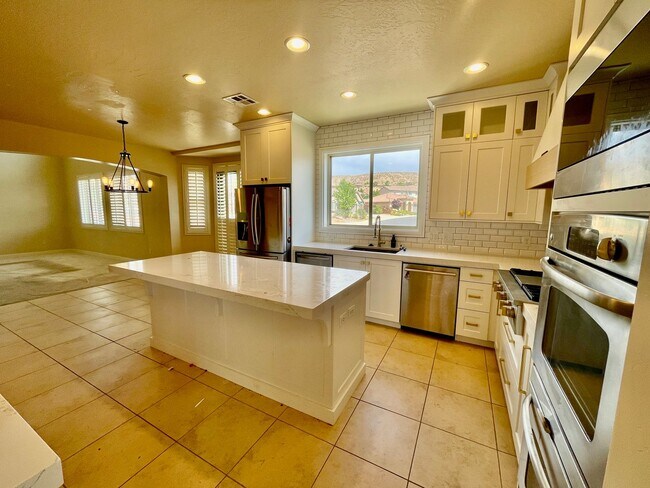 Building Photo - Beautiful Five Bedroom with Office in Desert Hills