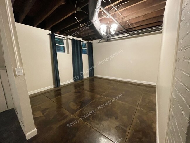 Building Photo - 1458 Cherokee Rd