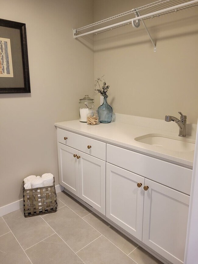 Building Photo - Executive Luxury Rentals