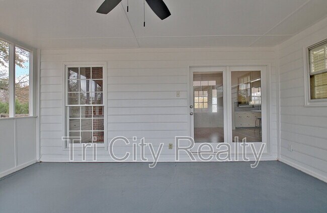 Building Photo - 115 Church Aly