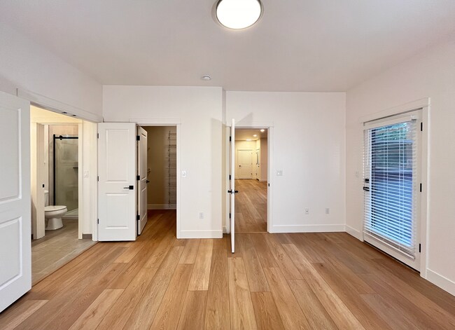 Building Photo - Modern Craftsman 4 Bedroom Home!