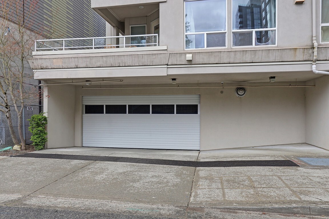 Building Photo - 925 110th Ave NE