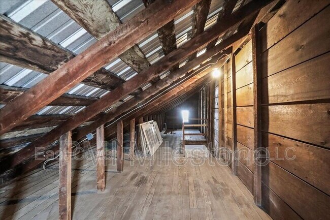 Building Photo - 16 Woods Ln