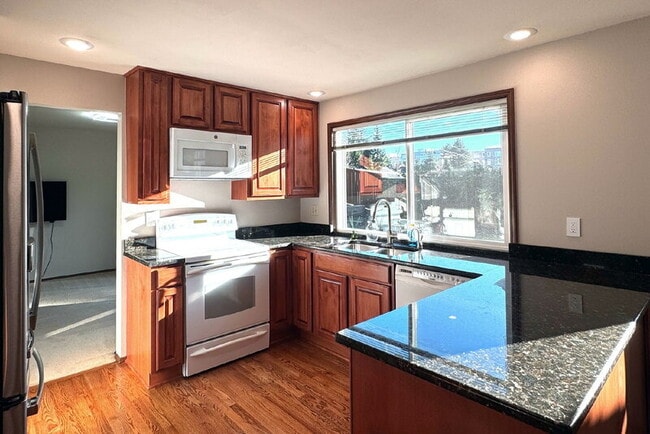 Building Photo - 12941 NE 71st St