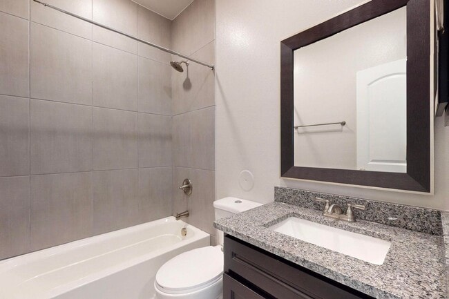 Building Photo - Charming 3 bedroom, 2 bath home in East El...