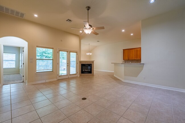 Building Photo - 1305 Delsie Dr