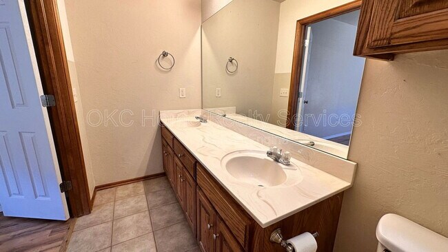 Building Photo - 1306 SW 25th St