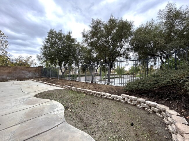 Building Photo - AVAILABLE NOW!! Fully Furnished 5 Bedroom 2.5 Bathroom Two Story Home in Beaumont!!