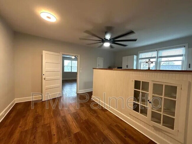 Building Photo - 502 1/2 State Street