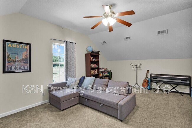 Building Photo - 121 Tappan Zee Dr