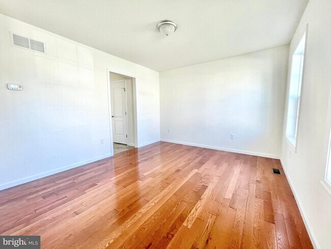 Building Photo - 253 S Marshview Terrace