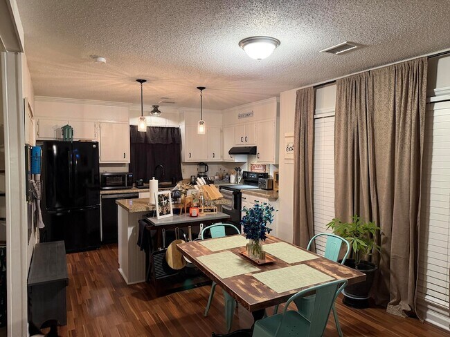 Building Photo - 101 Egret Ave