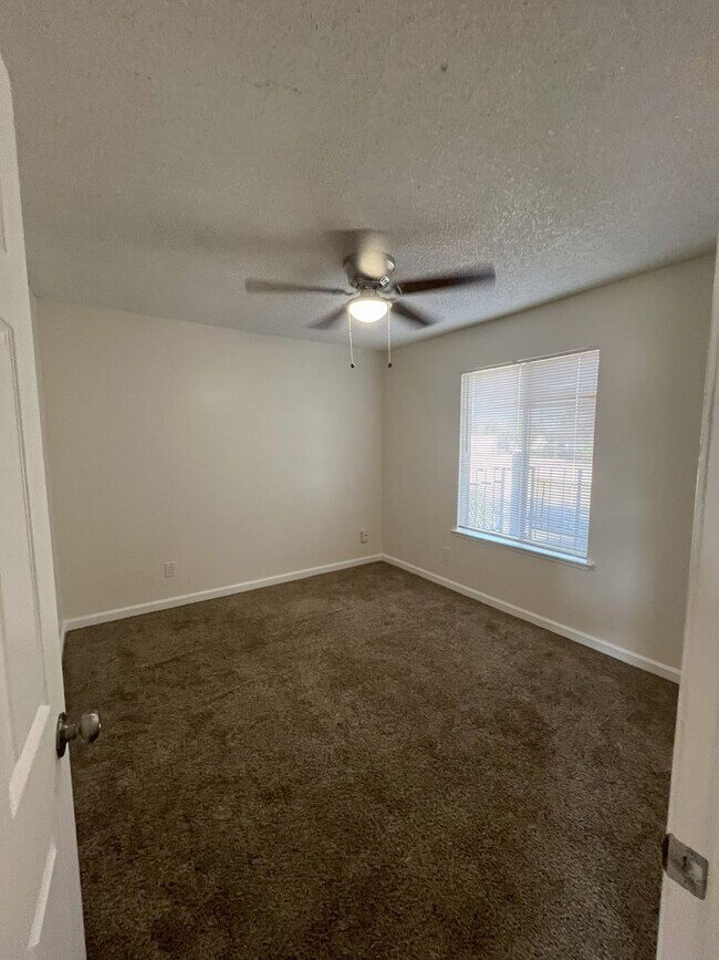 Building Photo - Upstairs Unit!! Under New Management!! Und...