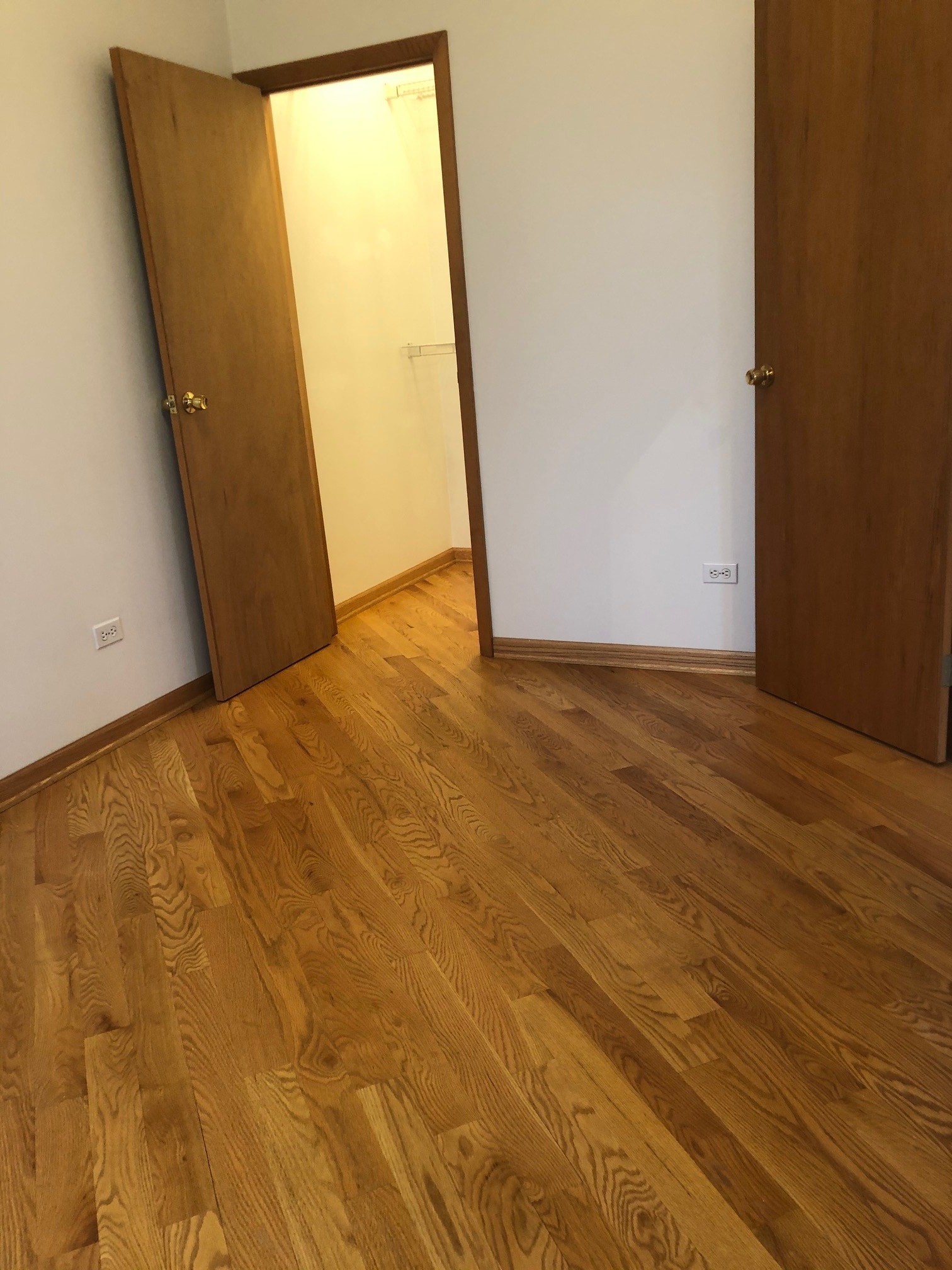 Building Photo - 537 N Claremont Ave