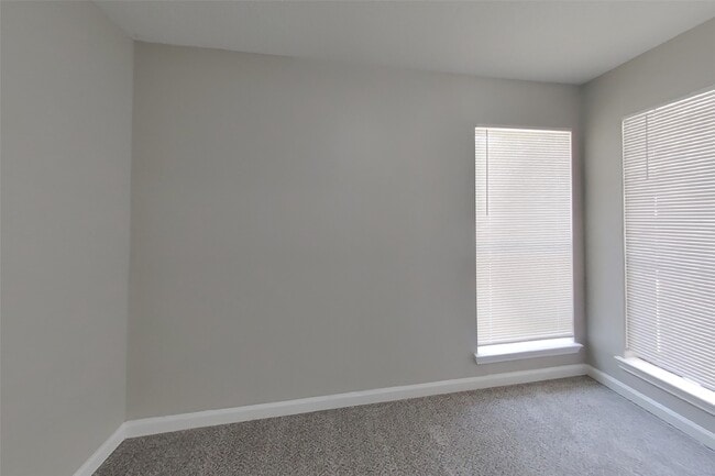 Building Photo - 16027 Hidden Acres Dr