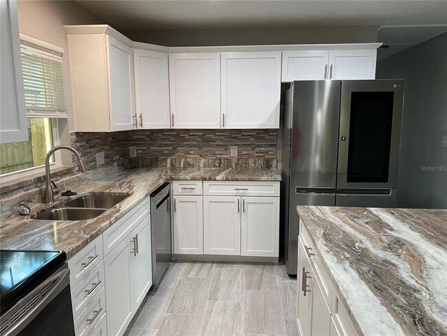 Building Photo - 38415 9th Ave