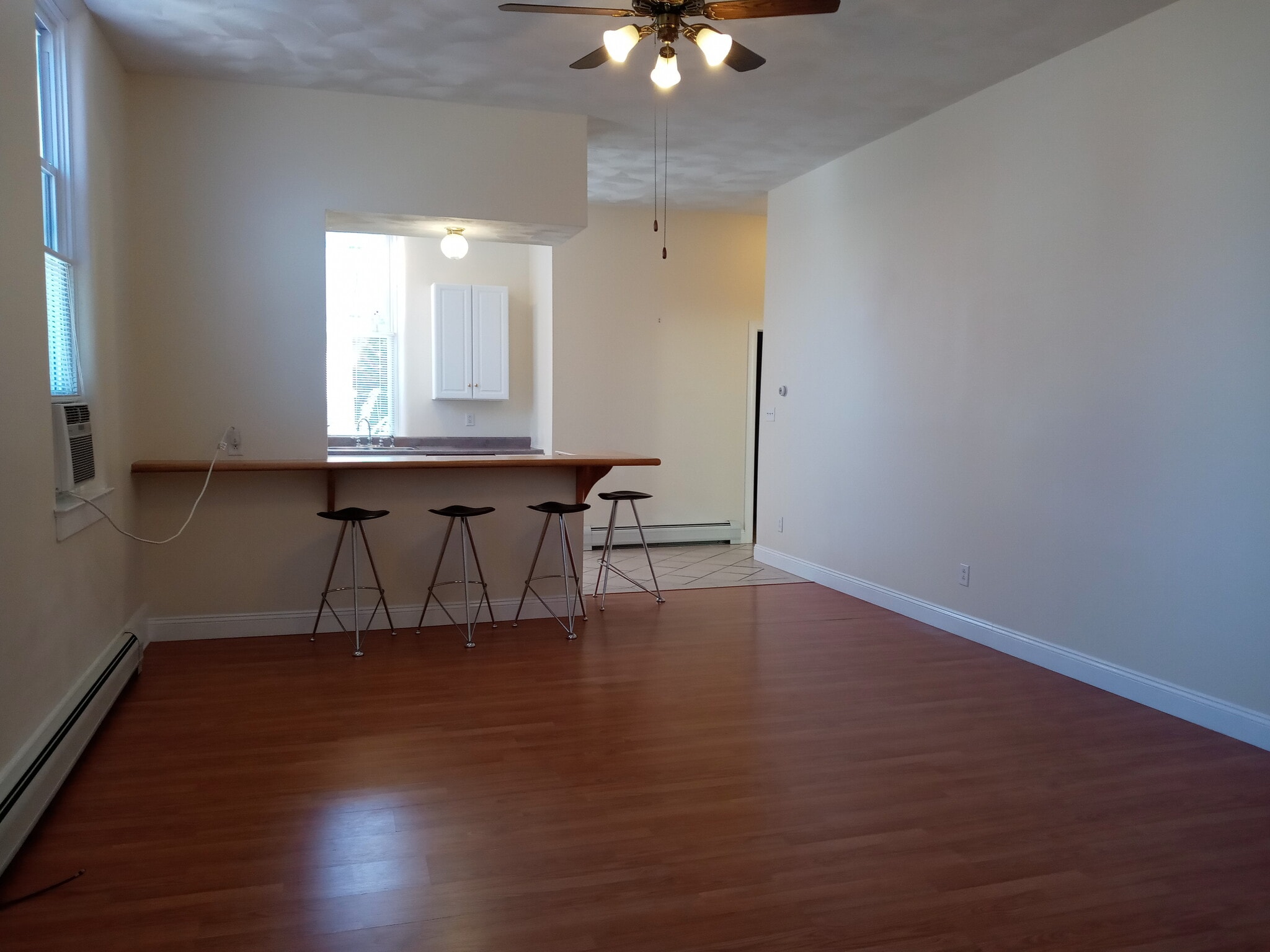 Living Area - 532 Pine St