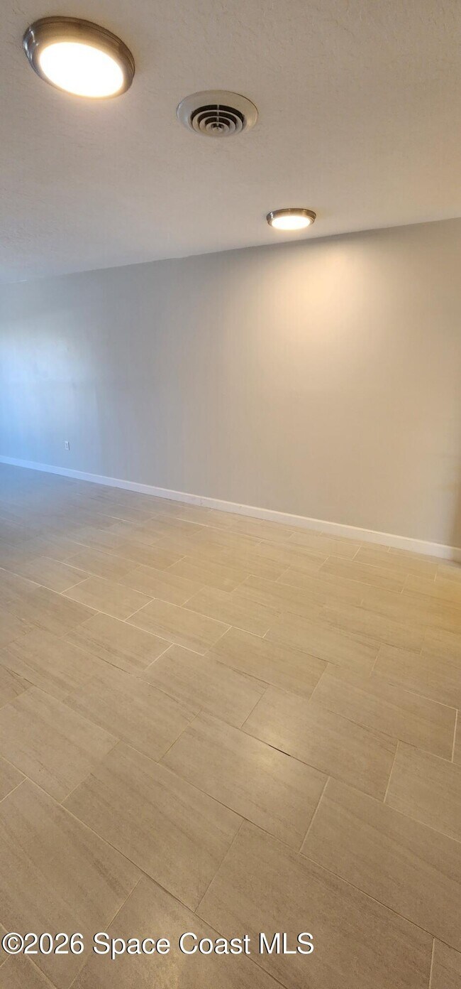 Building Photo - 310 Taylor Ave