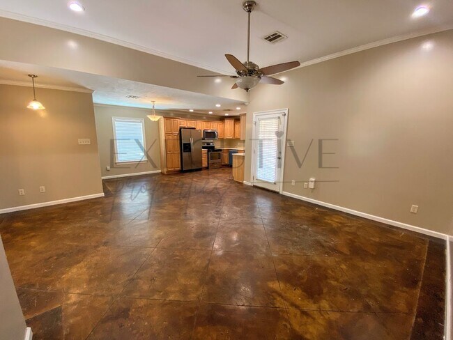 Building Photo - 3BR/2BA Home with Attached Garage & Fenced Backyard in an Established Lake Charles Neighborhood