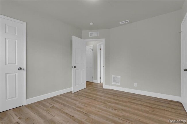 Building Photo - 14112 Mettetal St