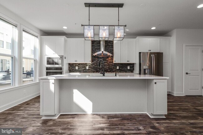 Building Photo - 14583 Lakestone Dr