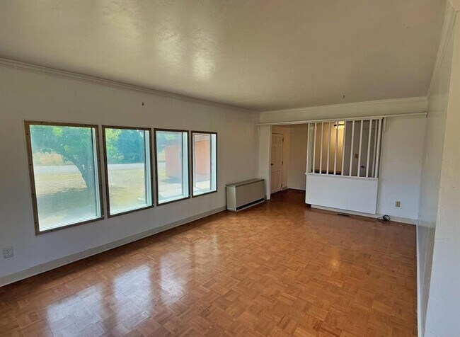 Building Photo - South Fork Rental Home